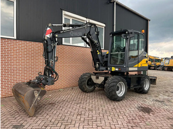 حفارة على عجلات TEREX