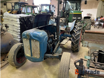 الآلات والماكينات الزراعية FORD