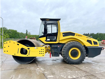 مدحلة BOMAG