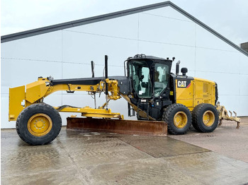 آلة تسوية الأرض CATERPILLAR 140M