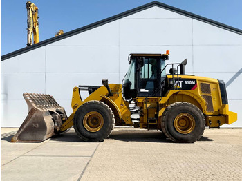 اللودر بعجل CATERPILLAR 950M