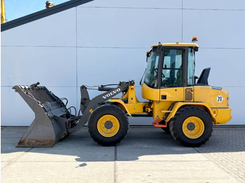اللودر بعجل VOLVO L30G
