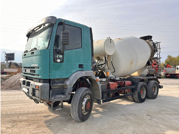 شاحنة خلاطة خرسانة IVECO EuroTrakker