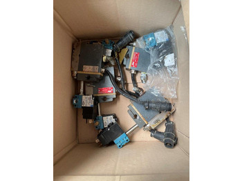 آلة تجليد Baumer HHS Hotmelt Gluing System with C 1100-8 Controler and HHS HMP-08-1x6-PDE: صور 3