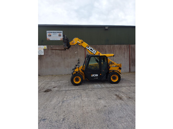 آلات البناء JCB