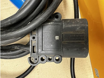 البطارية - معدات المناولة Zivan F7BQMW-0002QX | Used charger lead/acid 24V 60A 230V 11A sn. 1407710970 Used charger lead/acid 24V 60A 230V 11A sn. 1407710970: صور 5
