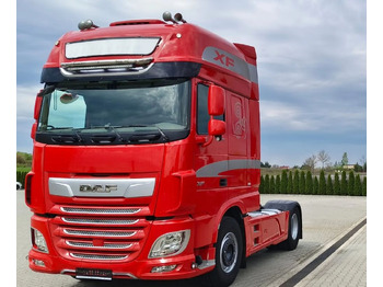 شاحنة جرار DAF XF 530