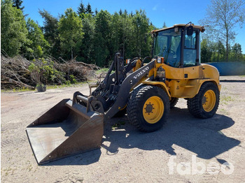 اللودر بعجل VOLVO L35