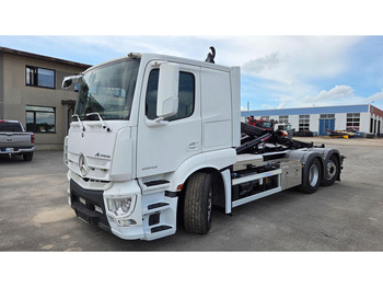شاحنة ذات الخطاف MERCEDES-BENZ Actros 2543