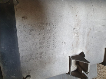 قطع الغيار - شاحنة MERCEDES-BENZ Mercedes-Benz ACTROS MP4 EURO6 emission plastic steps, door extension 9606669802, 9606669702, 9606669902, 9616663601, 9616663501, 9616663701, 9607201001, 9606665103, 9606665303, 9616668101, 9606665403: صور 4