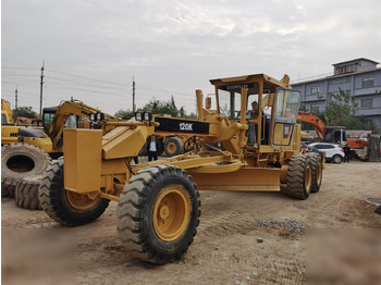 آلة تسوية الأرض CATERPILLAR 120K