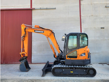 حفارة مصغرة DOOSAN DX63