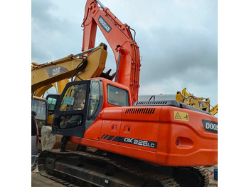 حفارات زحافة DOOSAN DX225LC