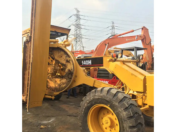 آلة تسوية الأرض CATERPILLAR 140H