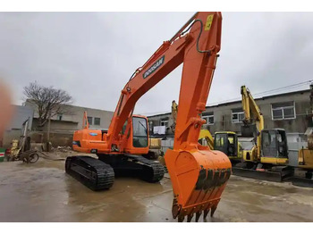 حفارات زحافة Used Doosan DH220-7 excavator on sale with manual engine made in Korea: صور 4 حفارات زحافة Used Doosan DH220-7 excavator on sale with manual engine made in Korea: صور 4