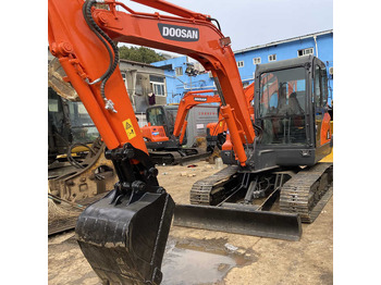 حفارات زحافة DOOSAN DX225