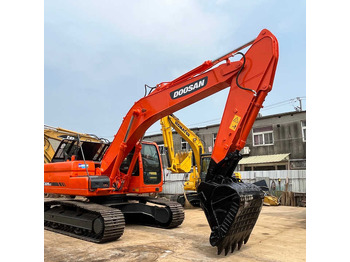 حفارات زحافة DOOSAN DX225