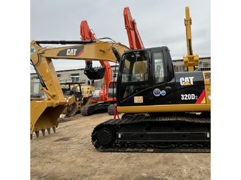 حفارة CATERPILLAR 320D