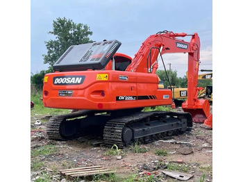 حفارات زحافة DOOSAN DX225