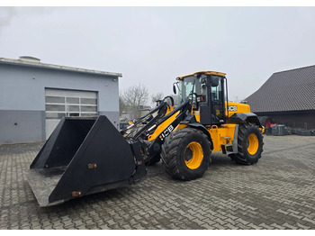 اللودر بعجل JCB