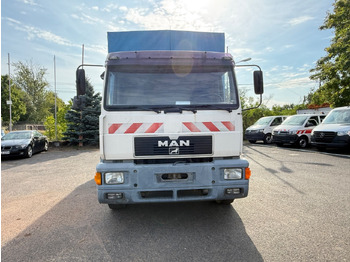 شاحنات مسطحة MAN 8.224