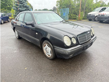 سيدان MERCEDES-BENZ