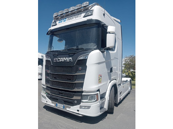 شاحنة جرار SCANIA S 520