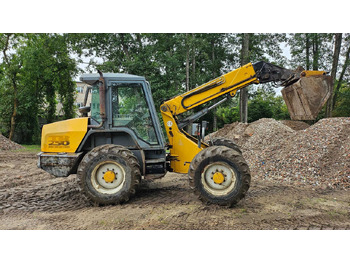 جرافة ذات عجلات تلسكوبية JCB