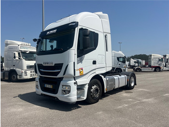 شاحنة جرار IVECO