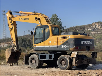 حفارة على عجلات HYUNDAI