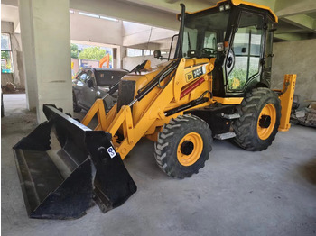 حفار متعدد الاستخدام JCB 3CX