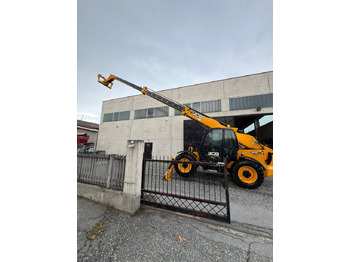 رافعة تلسكوبية JCB