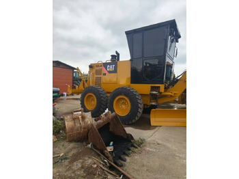 آلة تسوية الأرض CATERPILLAR 140K