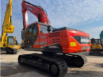 حفارات زحافة DOOSAN DX225LCA