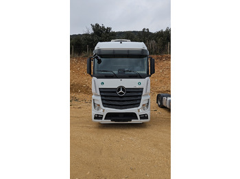 شاحنة جرار Mercedes-Benz Actros 1851: صور 4