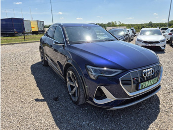 سيارة دفع رباعي AUDI