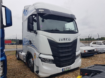 شاحنة جرار IVECO