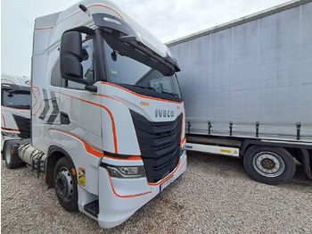شاحنة جرار IVECO