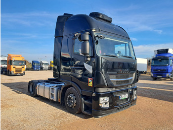 شاحنة جرار IVECO