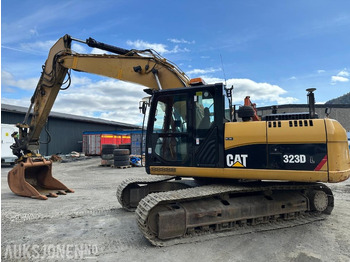 حفارة CATERPILLAR 323D