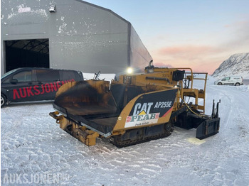 معدات البناء CATERPILLAR