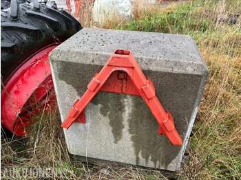 الآلات والماكينات الزراعية BETONGLODD TIL TRAKTOR / 1300KG: صور 4