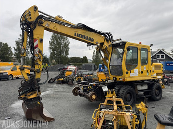 حفارة LIEBHERR A 900