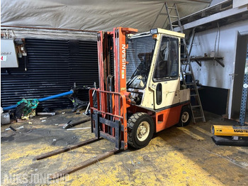 معدات المناولة NISSAN