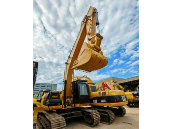 حفارة على عجلات CATERPILLAR 320CL