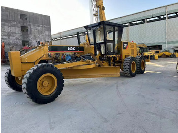 آلة تسوية الأرض CATERPILLAR 140K