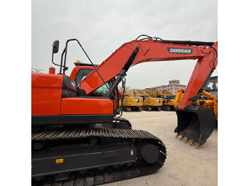 حفارات زحافة DOOSAN DX225