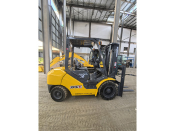 تأجير  Komatsu FD30 Forklift Komatsu FD30 Forklift: صور 1