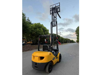 رافعة شوكية ديزل Second hand Komatsu Forklift FD30 Low price used forklift for sale: صور 3
