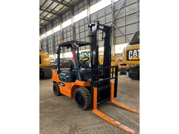 رافعة شوكية ديزل Toyota FD30 Forklift: صور 4 رافعة شوكية ديزل Toyota FD30 Forklift: صور 4
